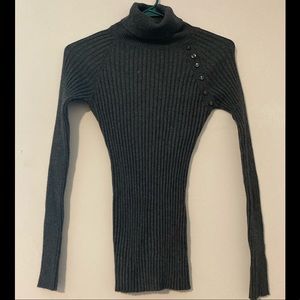 Turtle neck long sleeve shirt